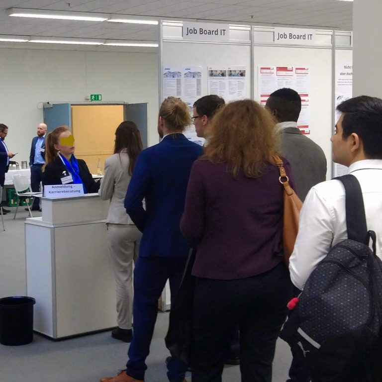 Karriereberatung für MINT Berufe Anmeldung zur Karriereberatung auf einer Jobmesse